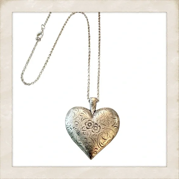 Vintage Oversized Etched Puffy Heart Pendant Necklace in Silver, 23” Long - Picture 2 of 6